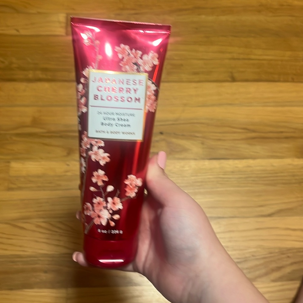 Bath and Body works Japanese Cherry Blossom,Moisturizing Body Cream, New